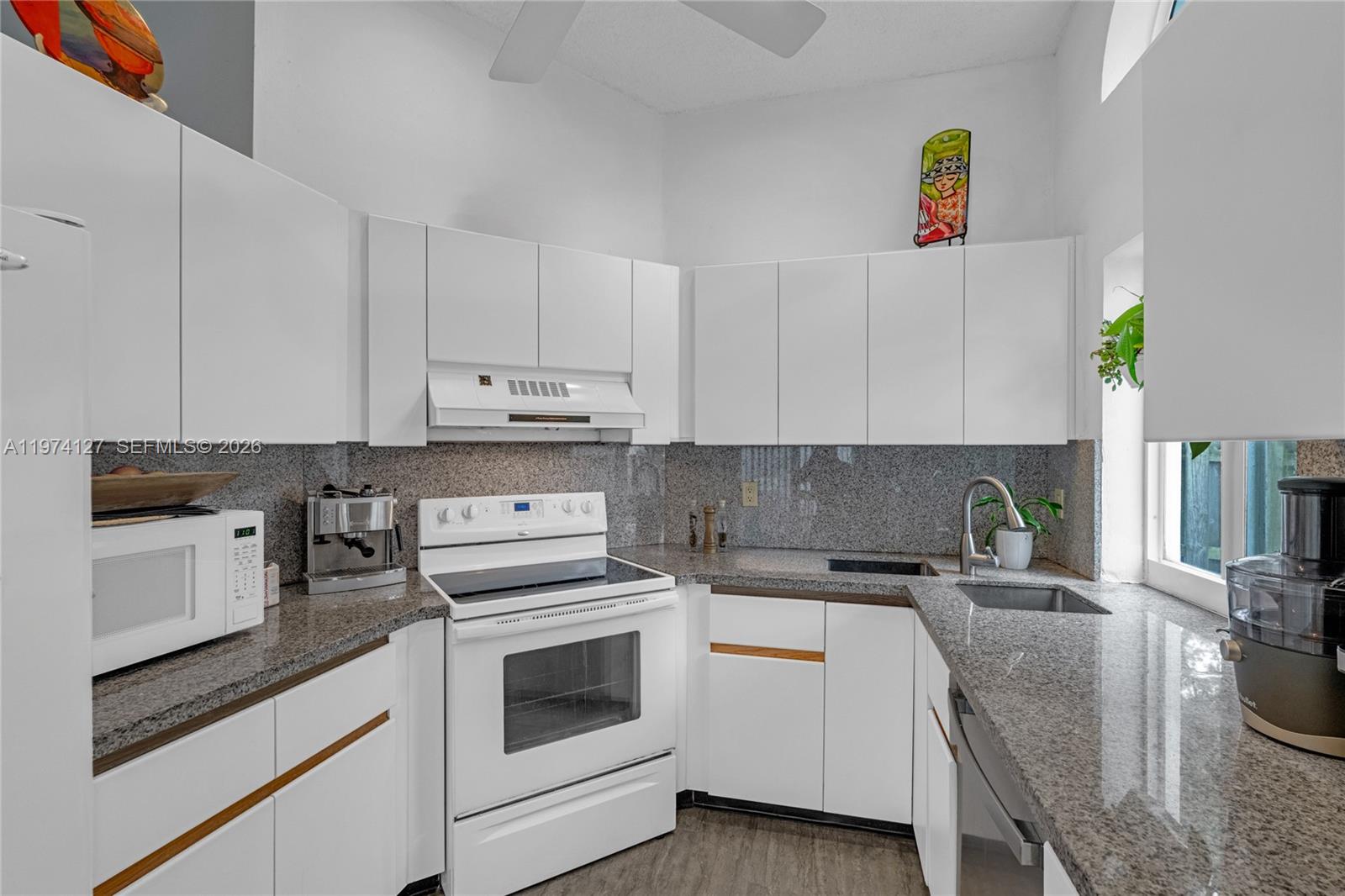 COUNTRY ISLES GARDEN HOMES - Residential