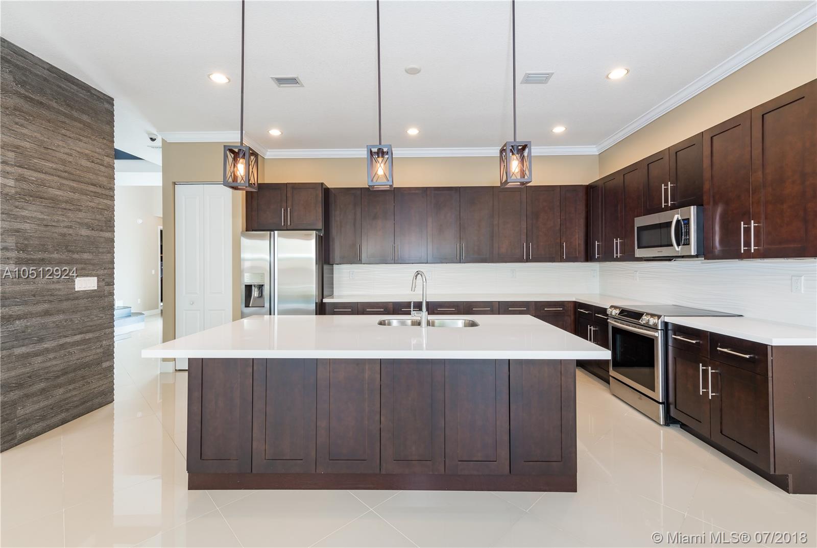 ENCHANTED COURT - Residential