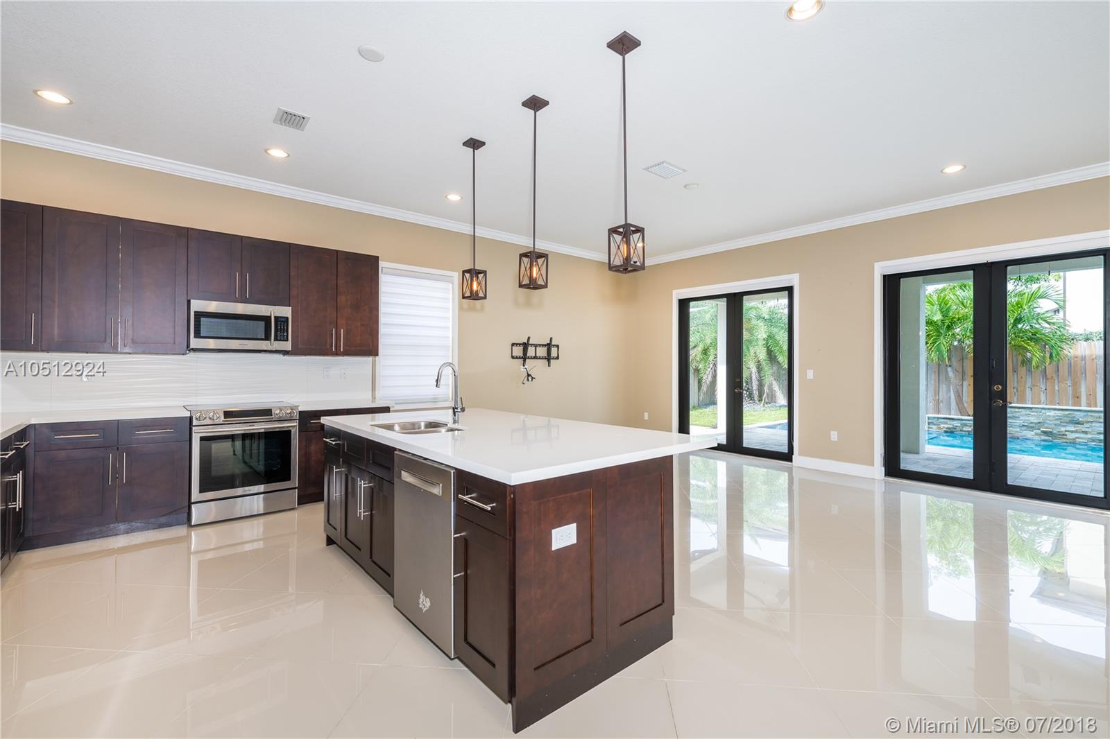 ENCHANTED COURT - Residential