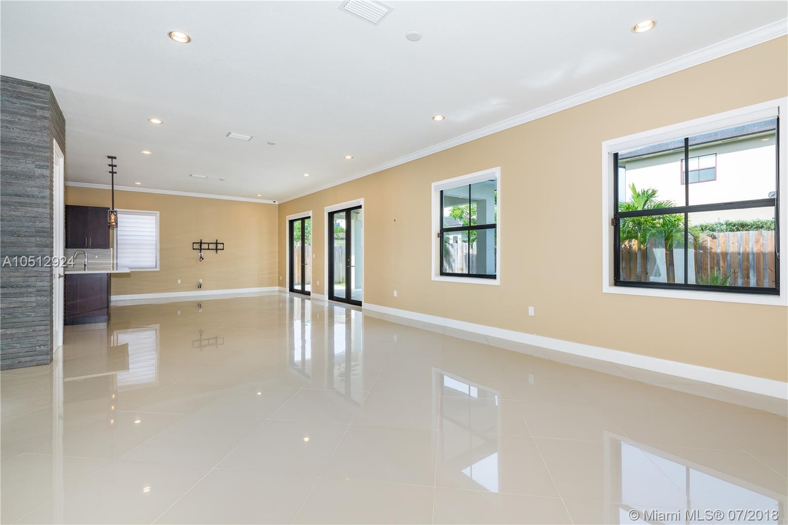 ENCHANTED COURT - Residential