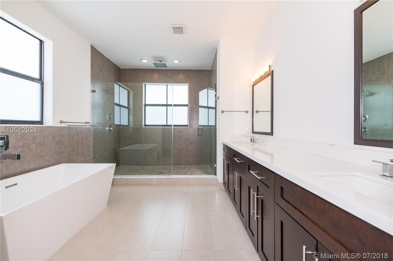 ENCHANTED COURT - Residential