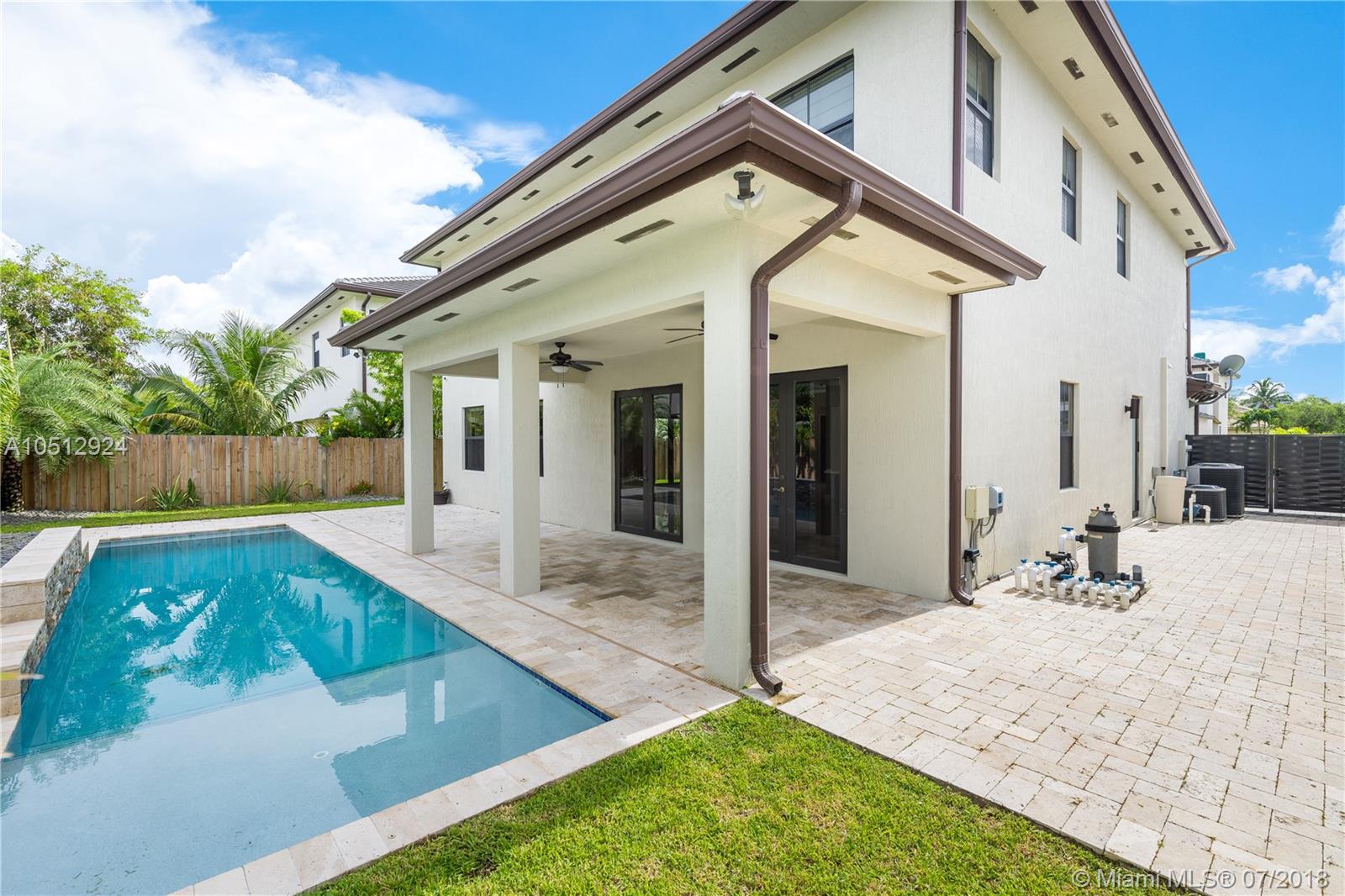 ENCHANTED COURT - Residential