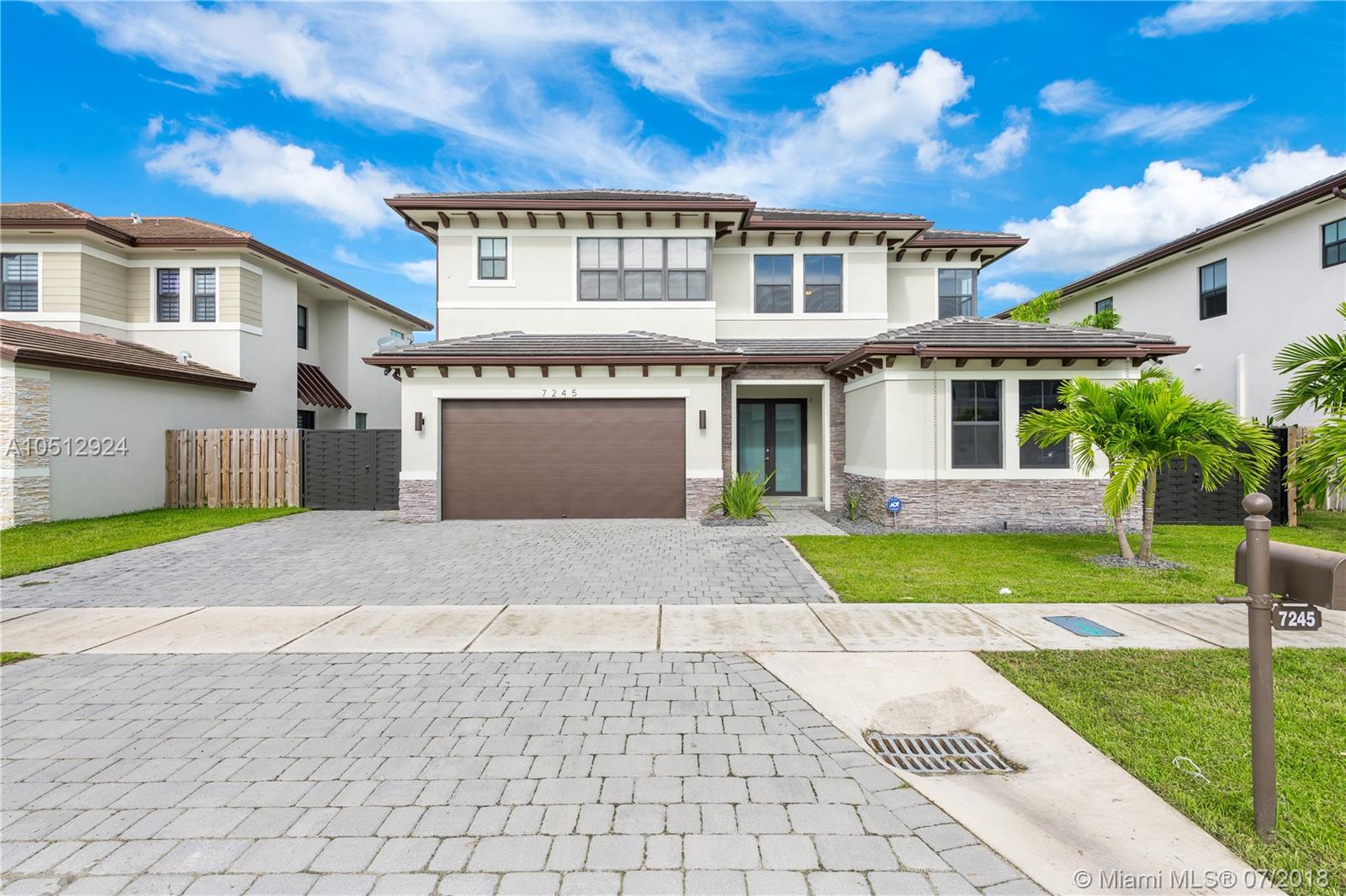 ENCHANTED COURT - Residential