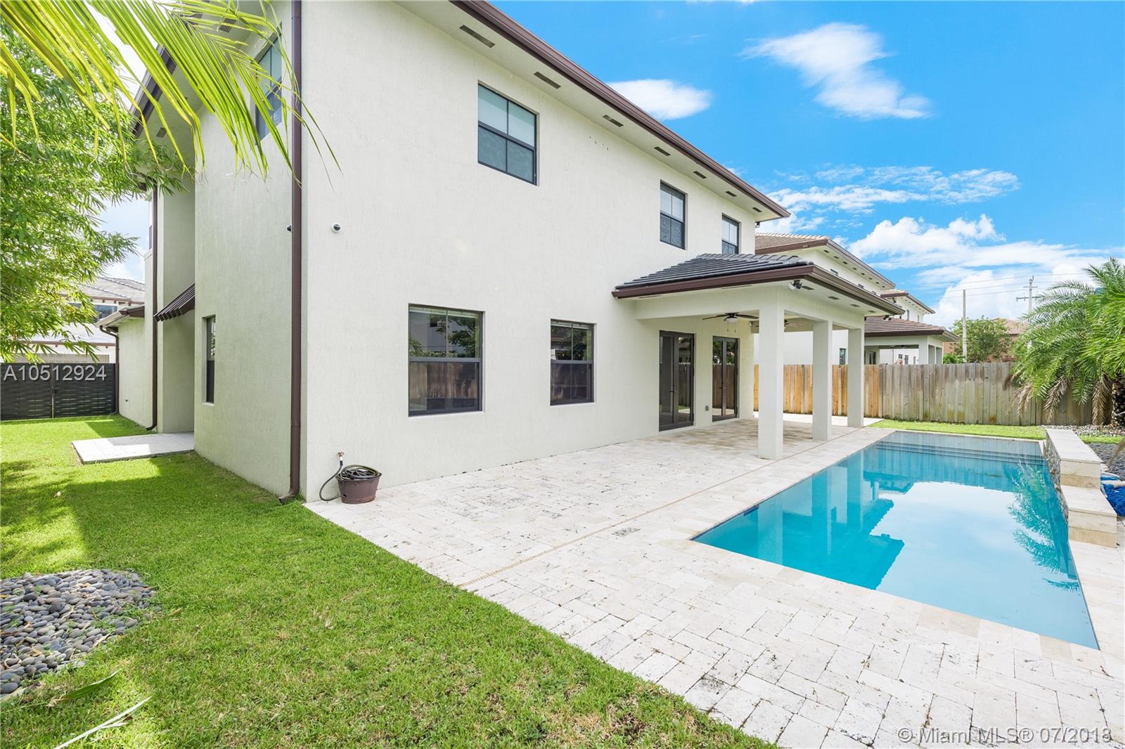 ENCHANTED COURT - Residential