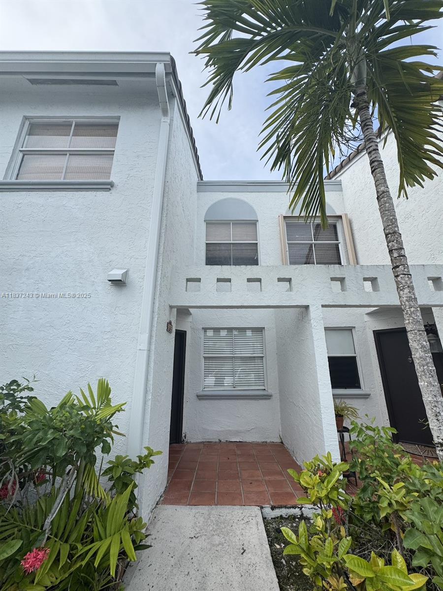 Great opportunity 1 bedroom 1.5 bath at The Greens At Doral. This unit is great for investment or for a first time buyer. Furnished. Ready to move in, near to Publix, Starbucks, Pharmacy and restaurants. Easy to show.