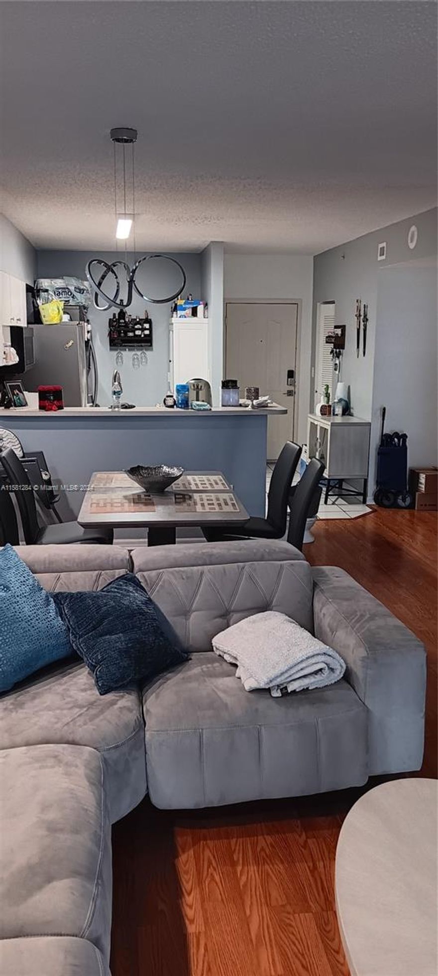 Very nice unit available for rent in desirable blue lagoon. This building offers pool, spa, sauna, gym, garage parking, clubhouse and more. The unit is in great condition and has nice views from its spacious balcony. Washer and dryer in the unit and newer appliances. Come and get it fast call now!!