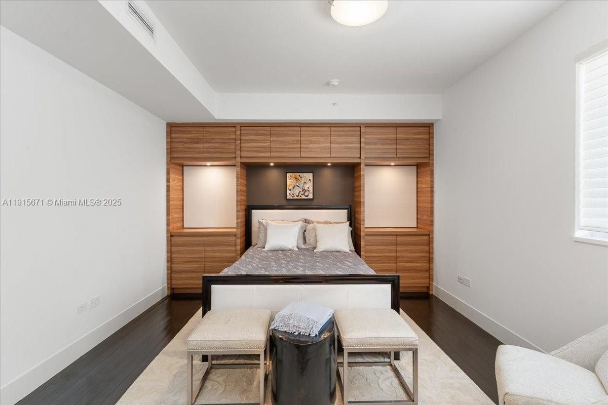 THE FLATS CONDO - Residential