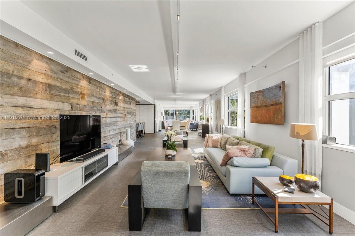 THE FLATS CONDO - Residential