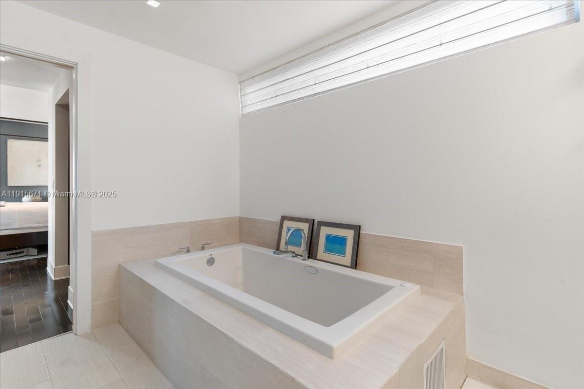 THE FLATS CONDO - Residential