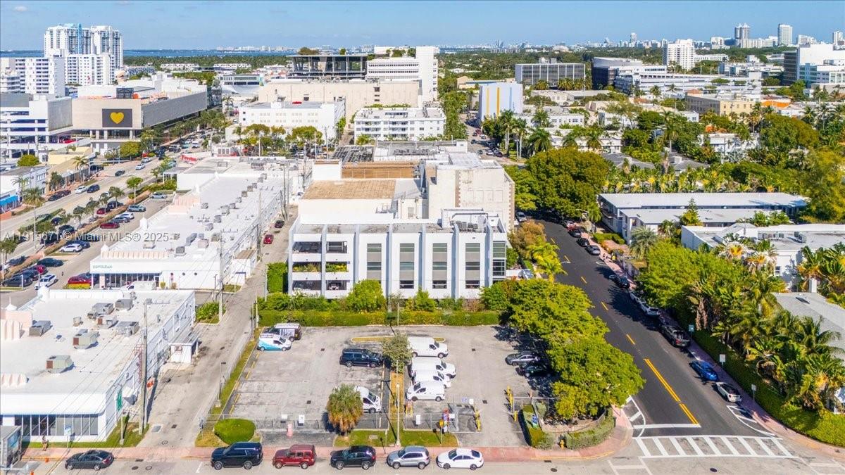 THE FLATS CONDO - Residential