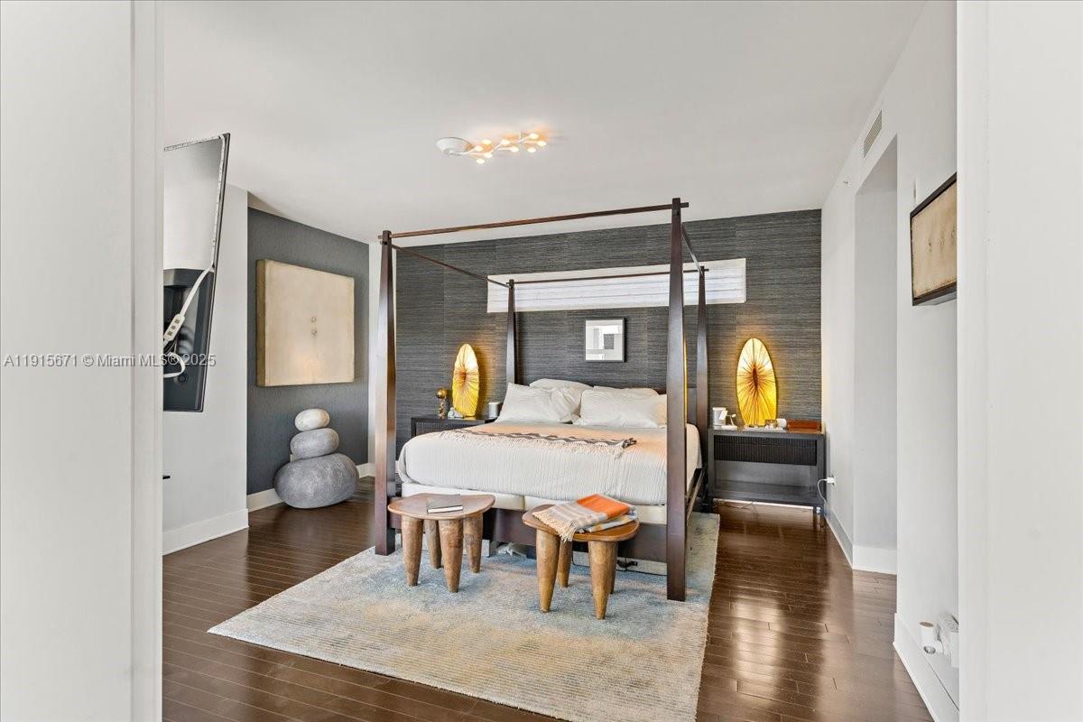 THE FLATS CONDO - Residential