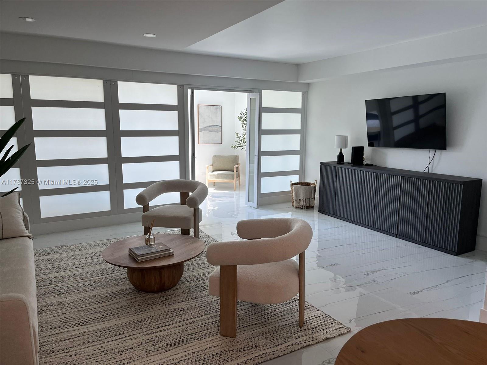 2301 Collins Ave 628
