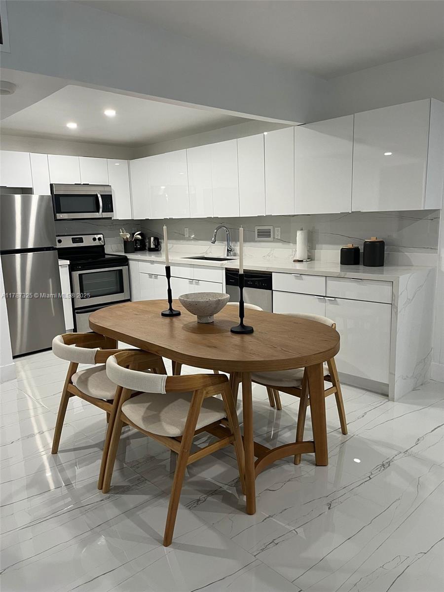 2301 Collins Ave 628