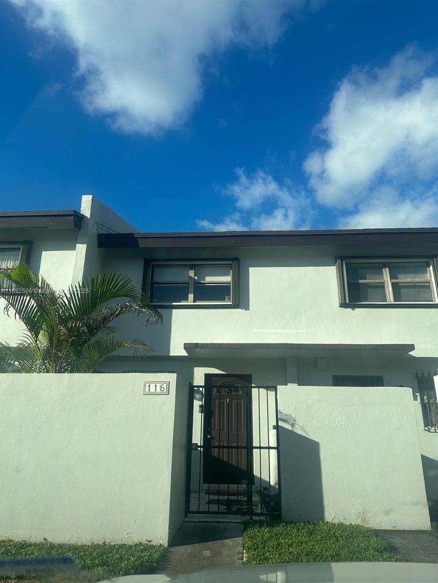 Great opportunity to own this 2 bedrooms and 2.5 baths, Nice community. Close to shopping.