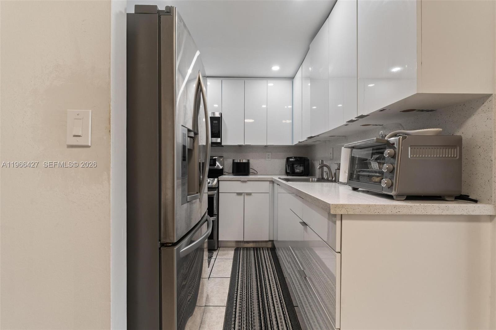 LAS ESTRELLAS CONDO - Residential