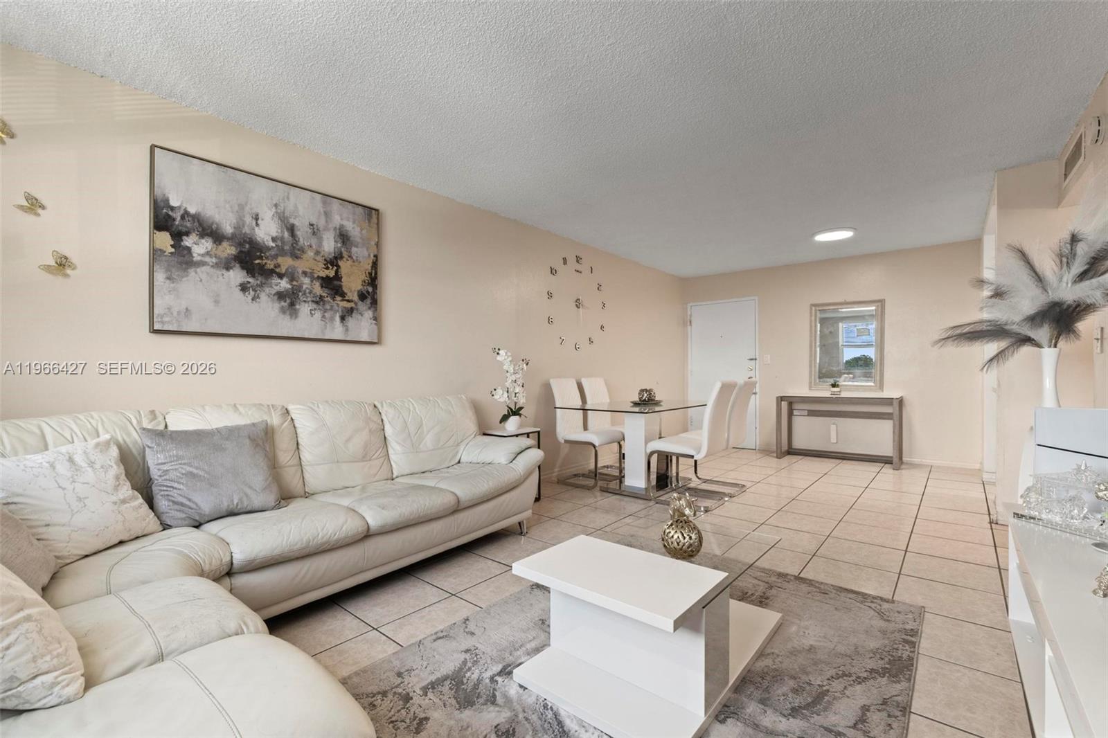 LAS ESTRELLAS CONDO - Residential