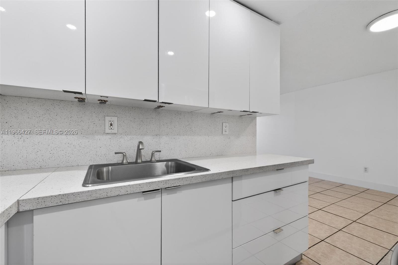 LAS ESTRELLAS CONDO - Residential