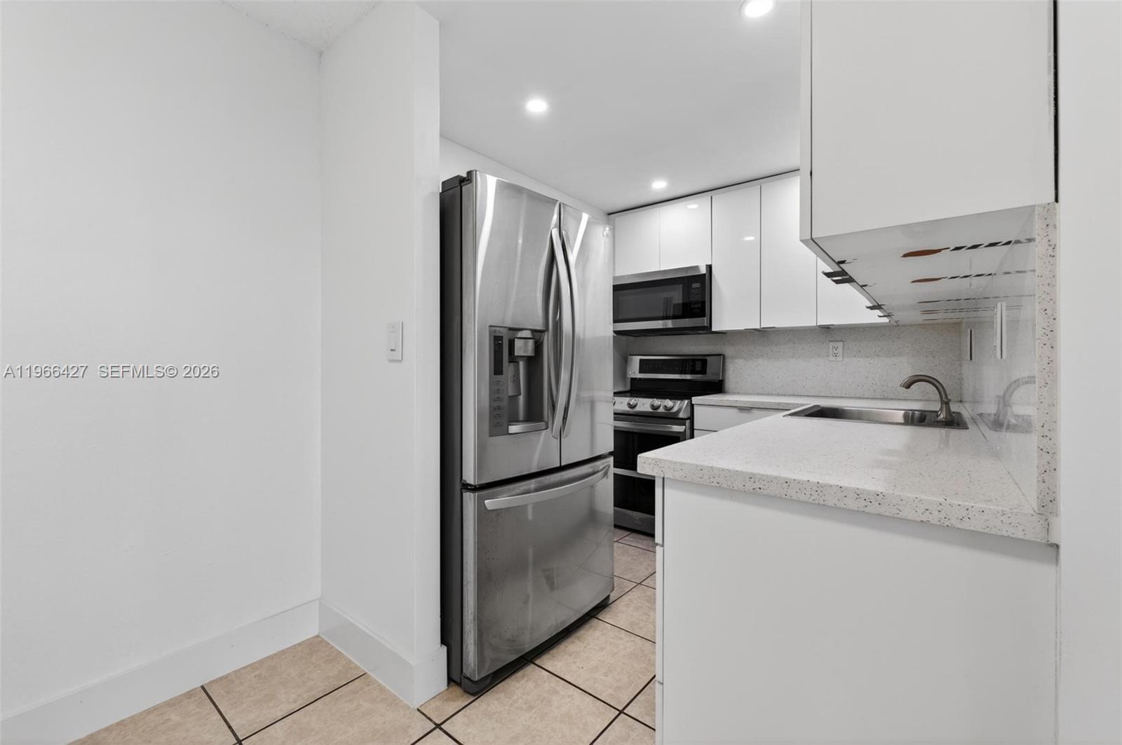 LAS ESTRELLAS CONDO - Residential