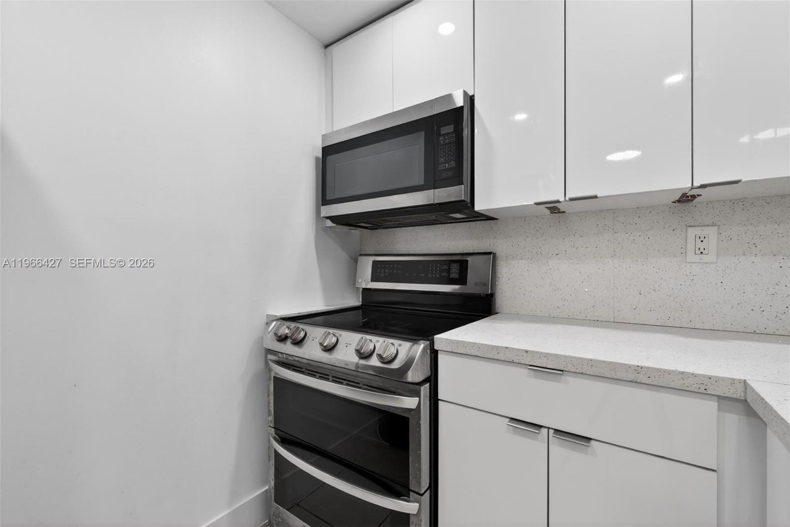 LAS ESTRELLAS CONDO - Residential
