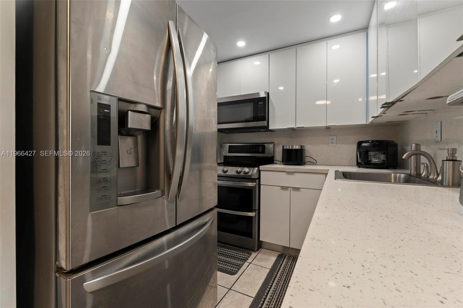 LAS ESTRELLAS CONDO - Residential