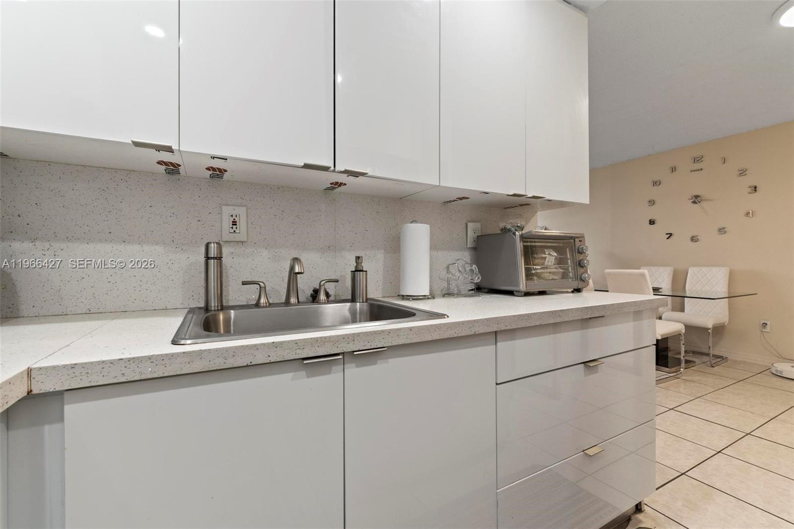 LAS ESTRELLAS CONDO - Residential