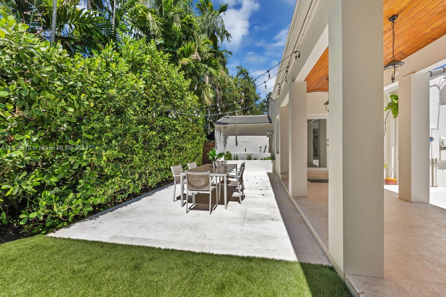 COCONUT GROVE TERR - Residential