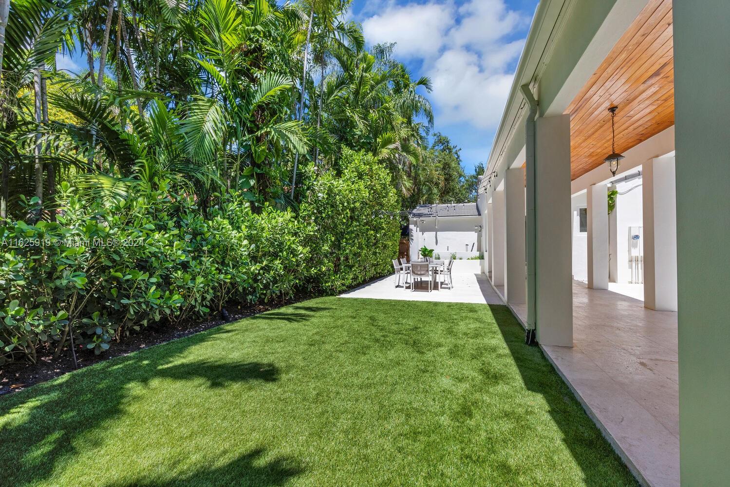 COCONUT GROVE TERR - Residential