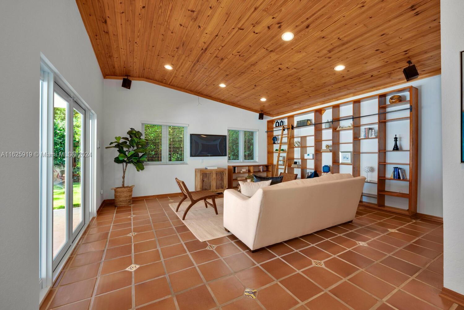 COCONUT GROVE TERR - Residential