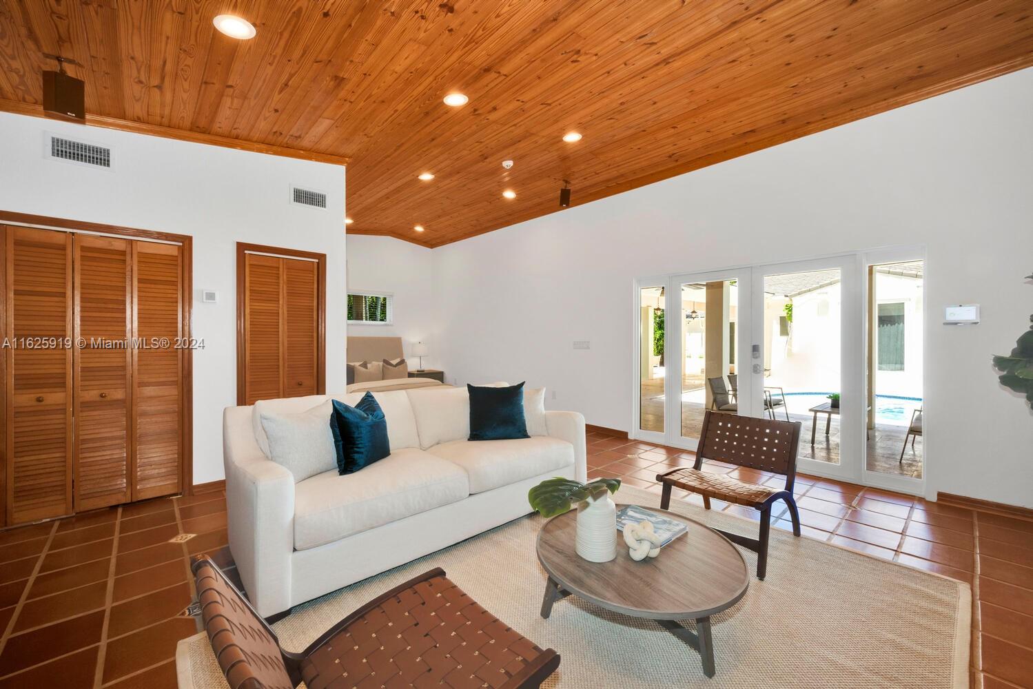 COCONUT GROVE TERR - Residential