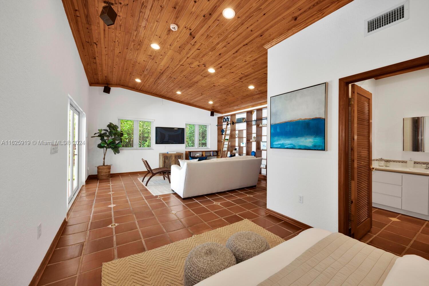 COCONUT GROVE TERR - Residential