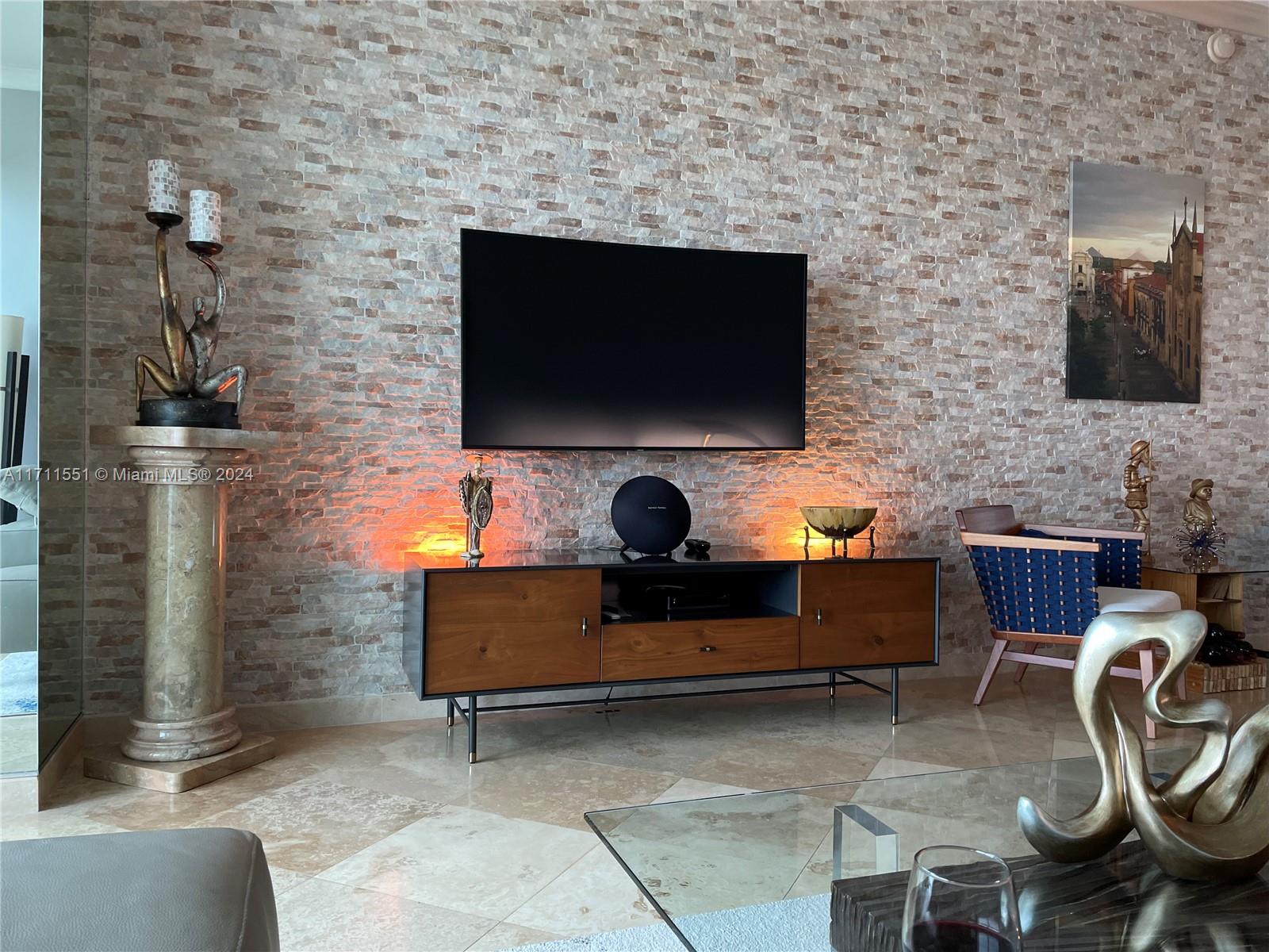 CONTINUUM ON SOUTH BEACH - Residential