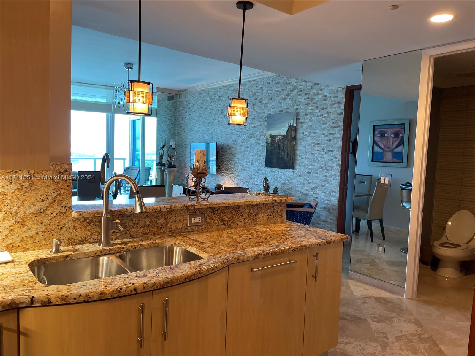 CONTINUUM ON SOUTH BEACH - Residential