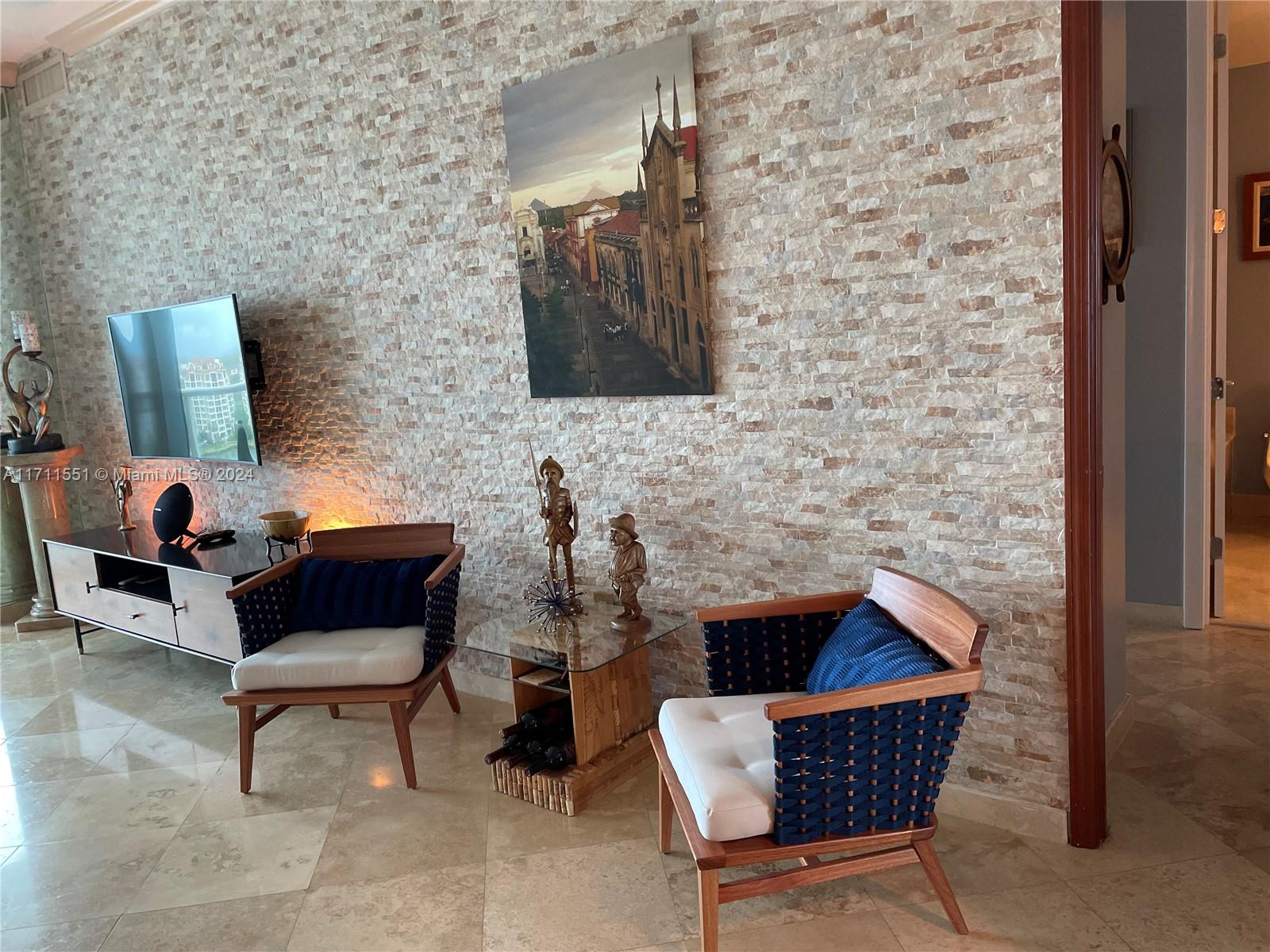 CONTINUUM ON SOUTH BEACH - Residential