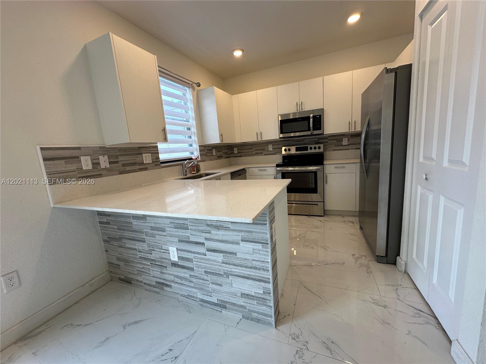 VISTA LAGO - Residential