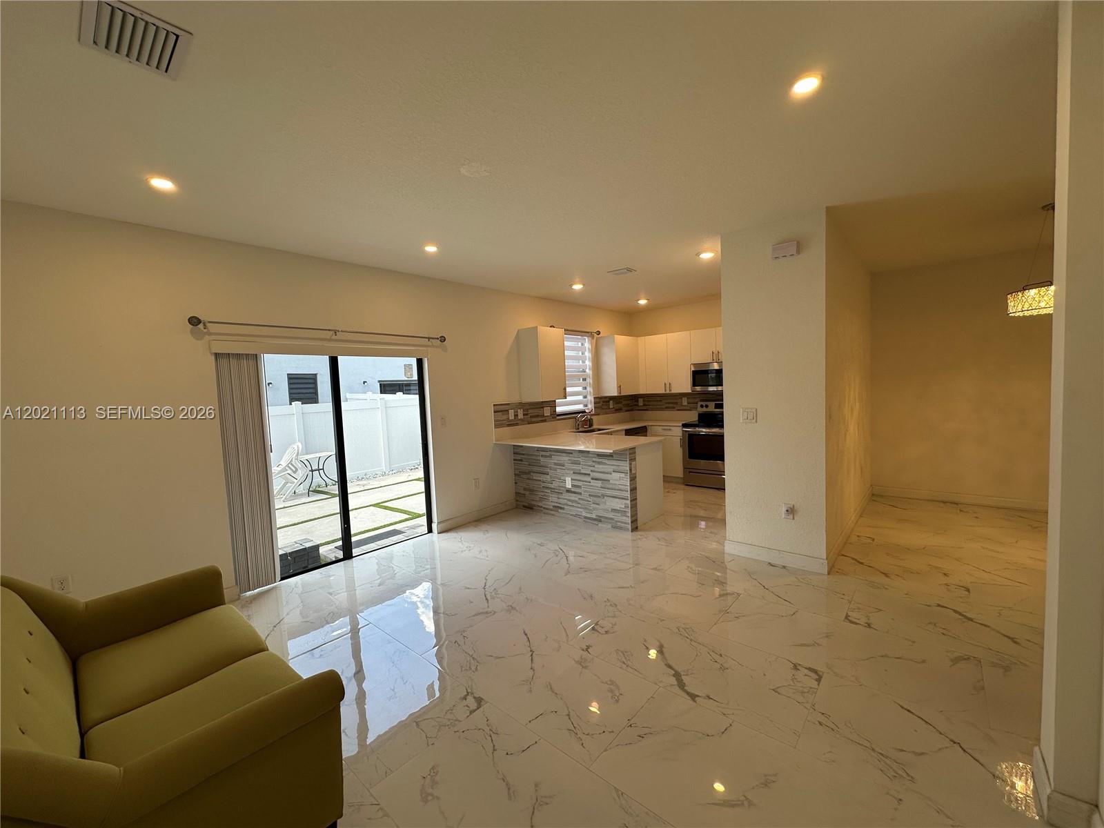 VISTA LAGO - Residential