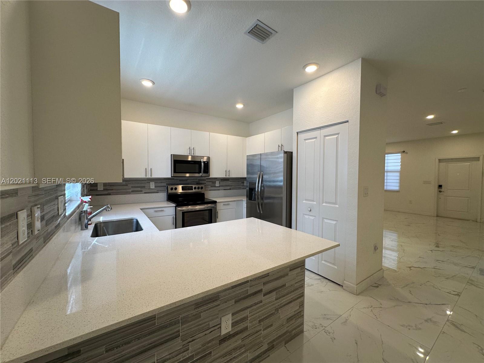 VISTA LAGO - Residential