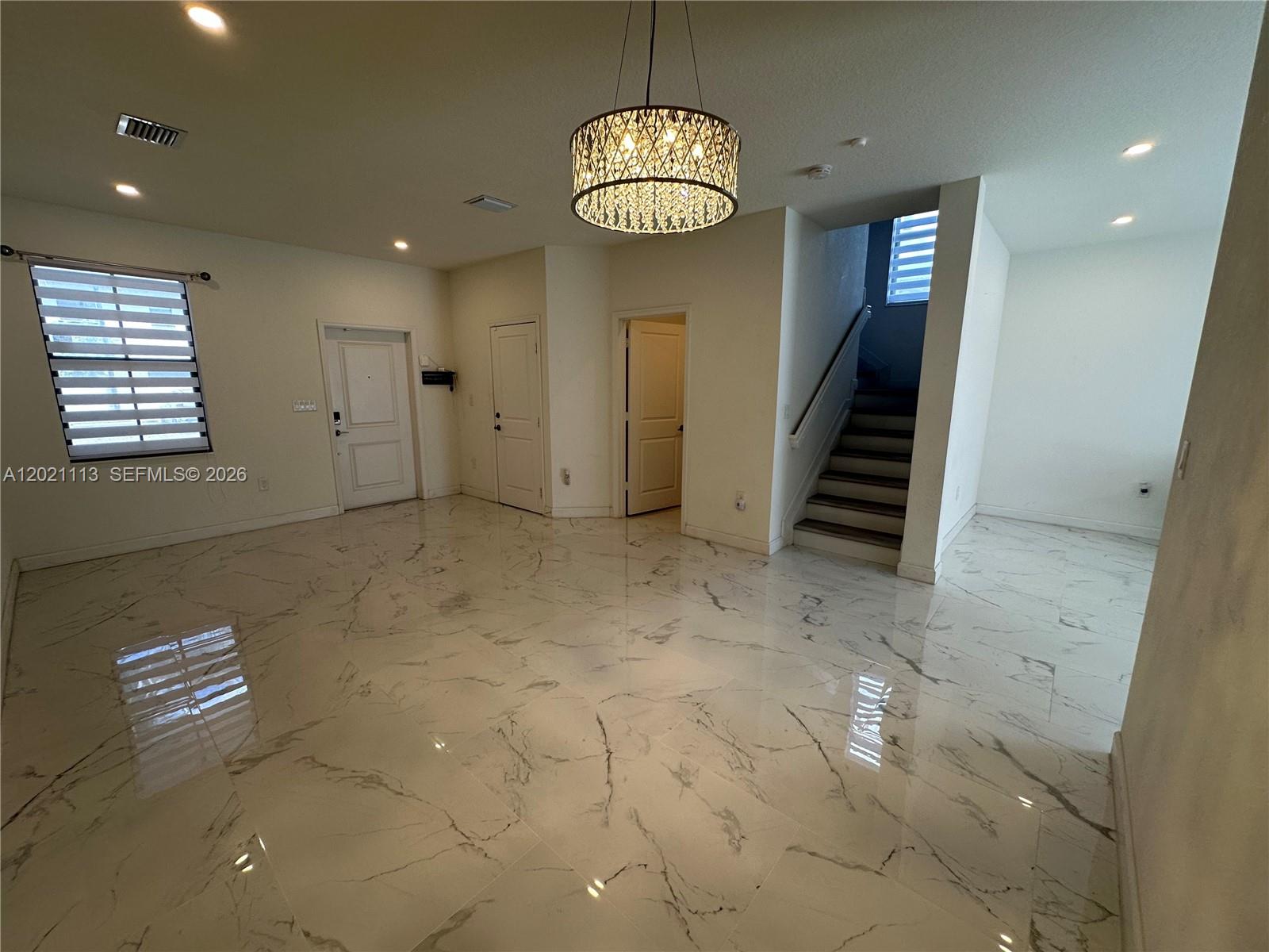 VISTA LAGO - Residential