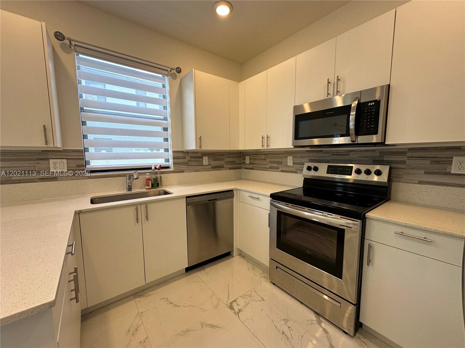 VISTA LAGO - Residential