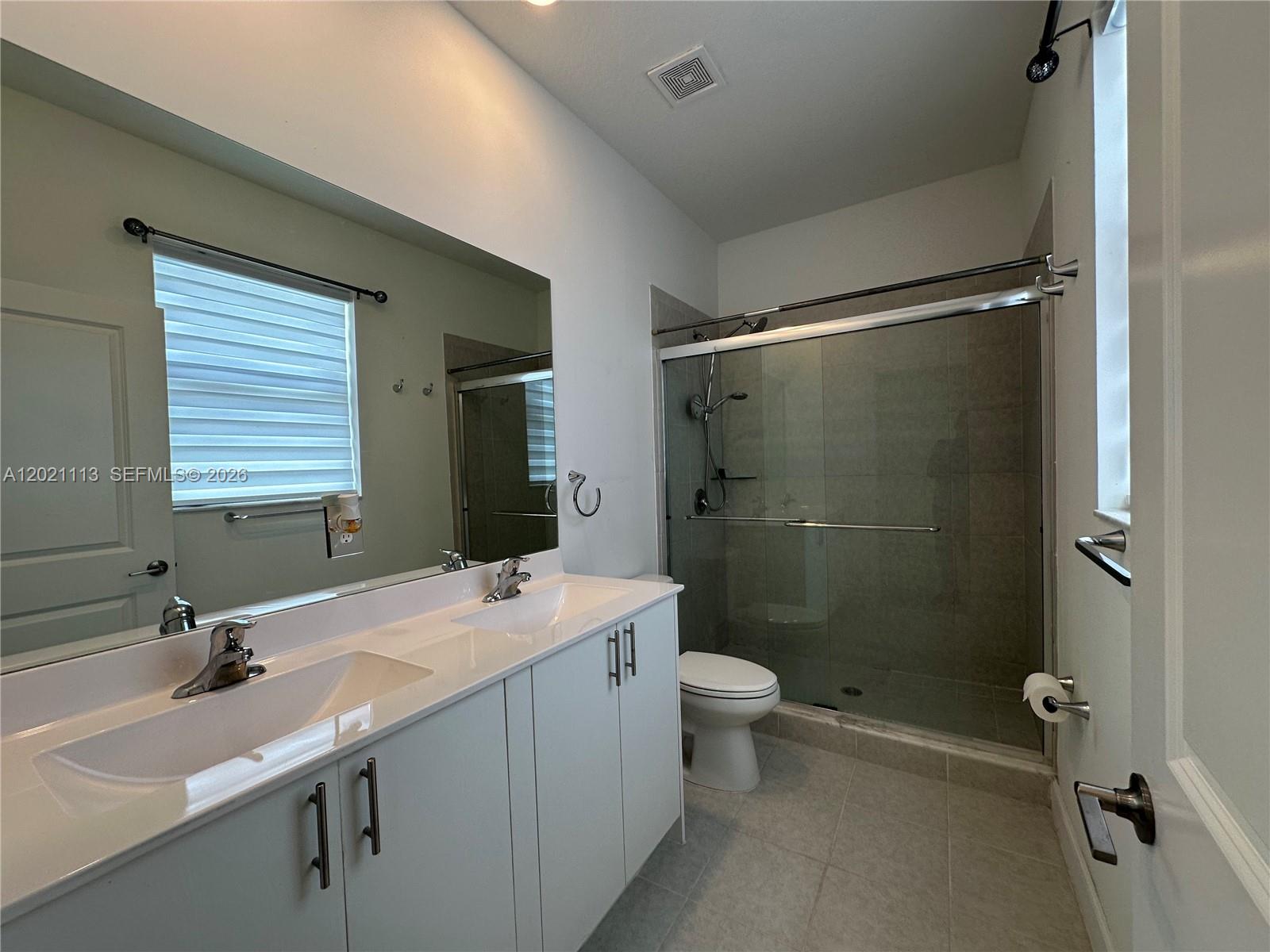 VISTA LAGO - Residential