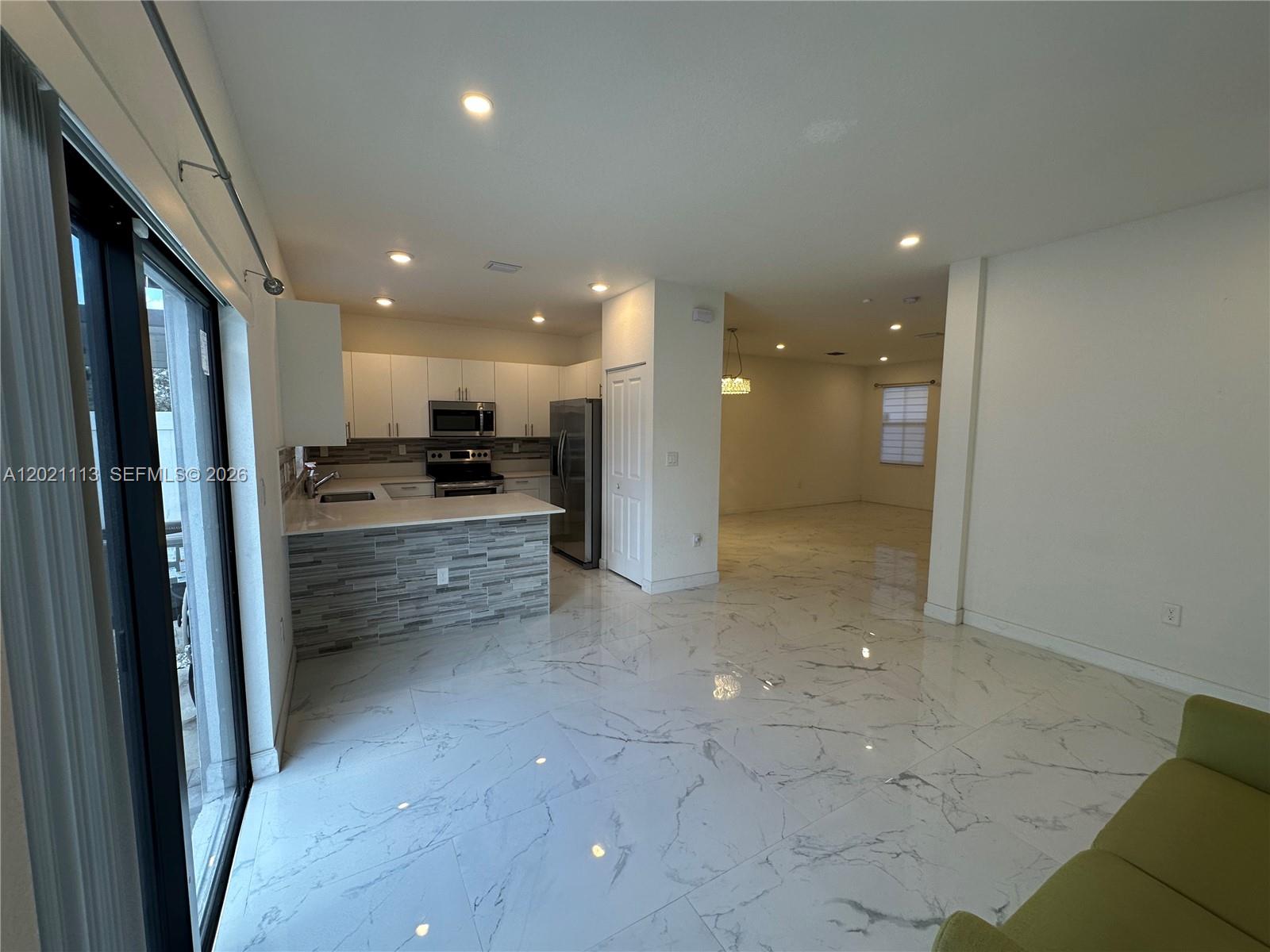 VISTA LAGO - Residential