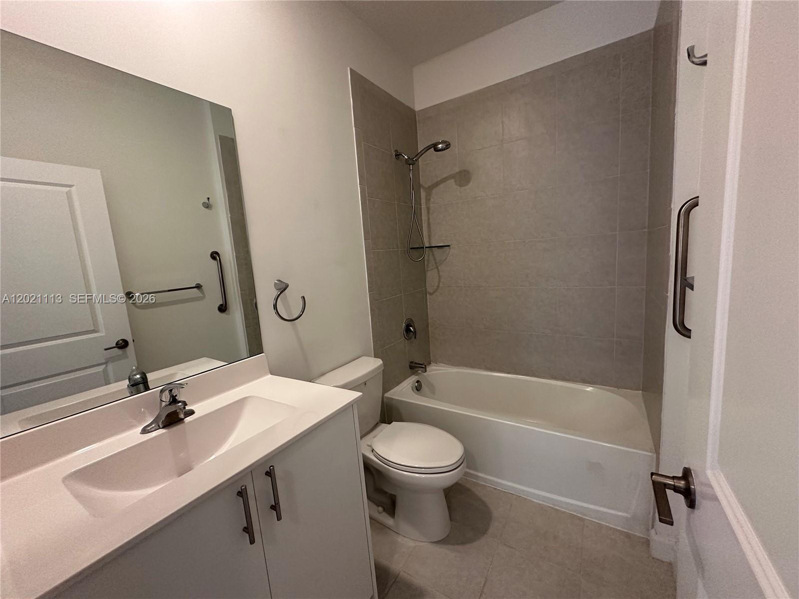 VISTA LAGO - Residential