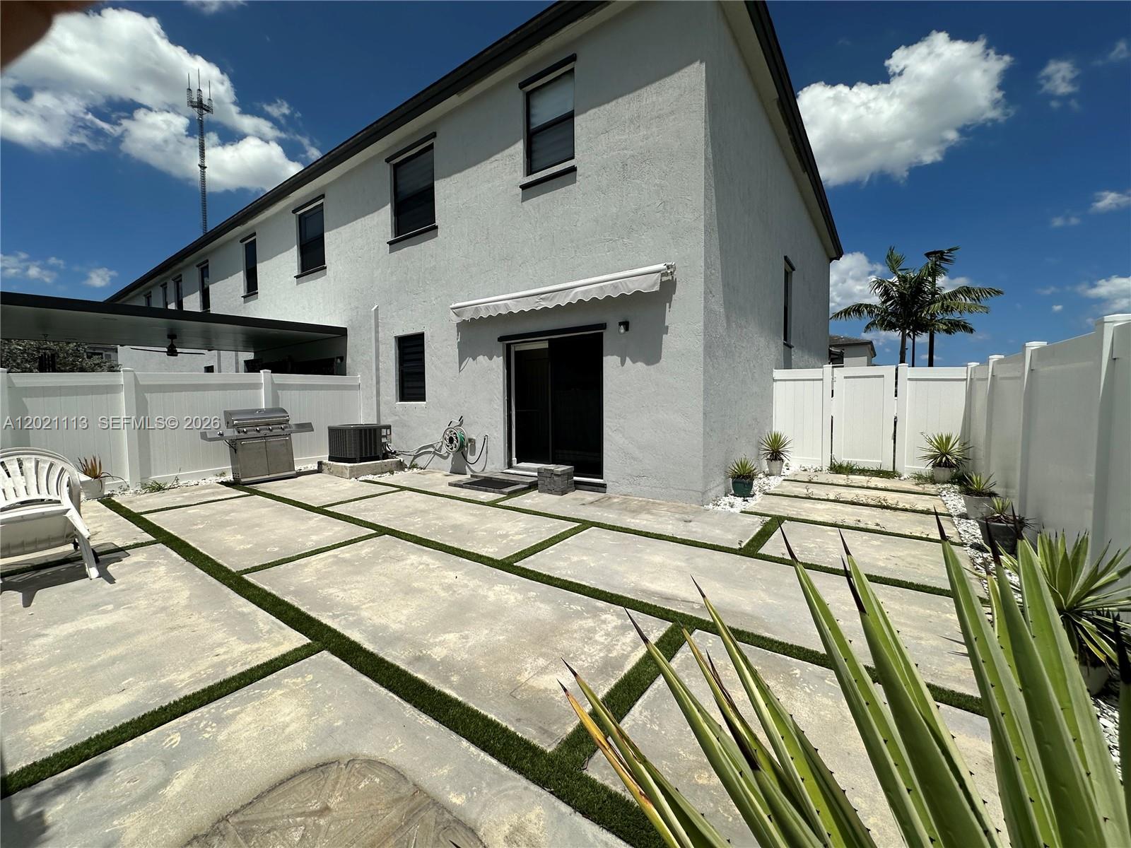 VISTA LAGO - Residential