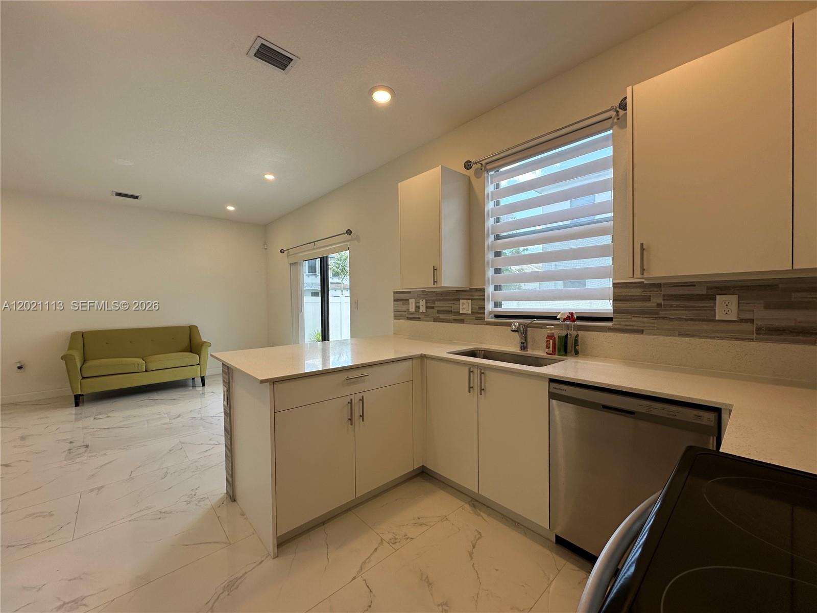 VISTA LAGO - Residential
