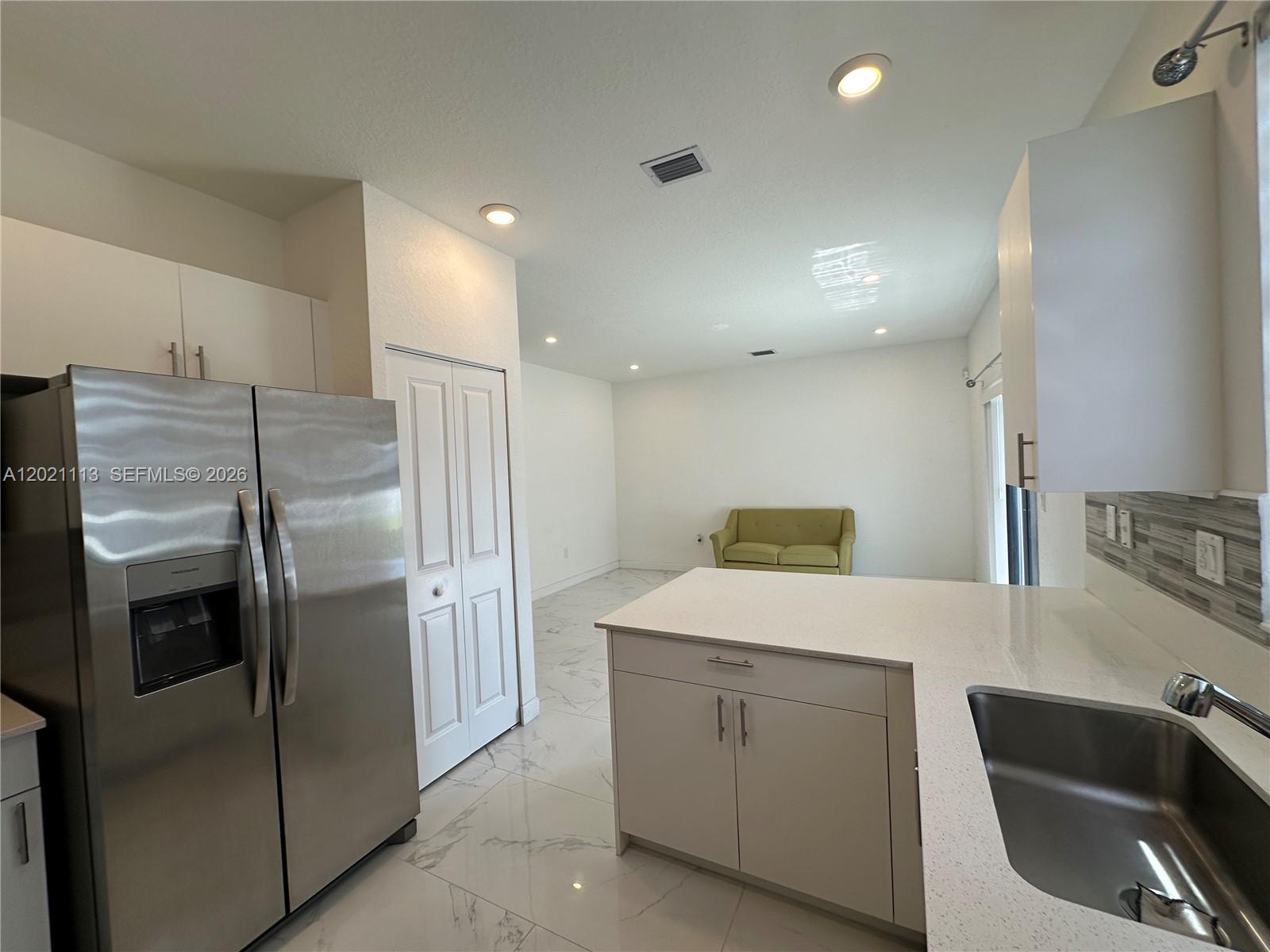 VISTA LAGO - Residential