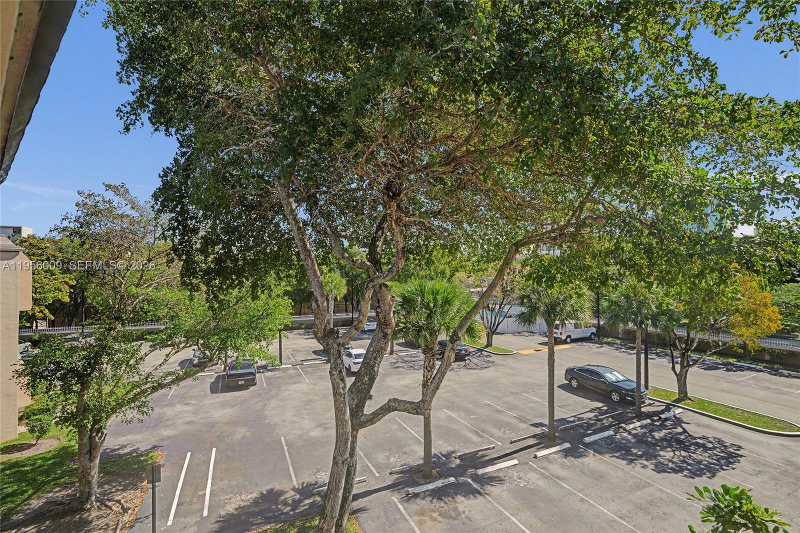 KINGS CREEK SO CONDO - Residential