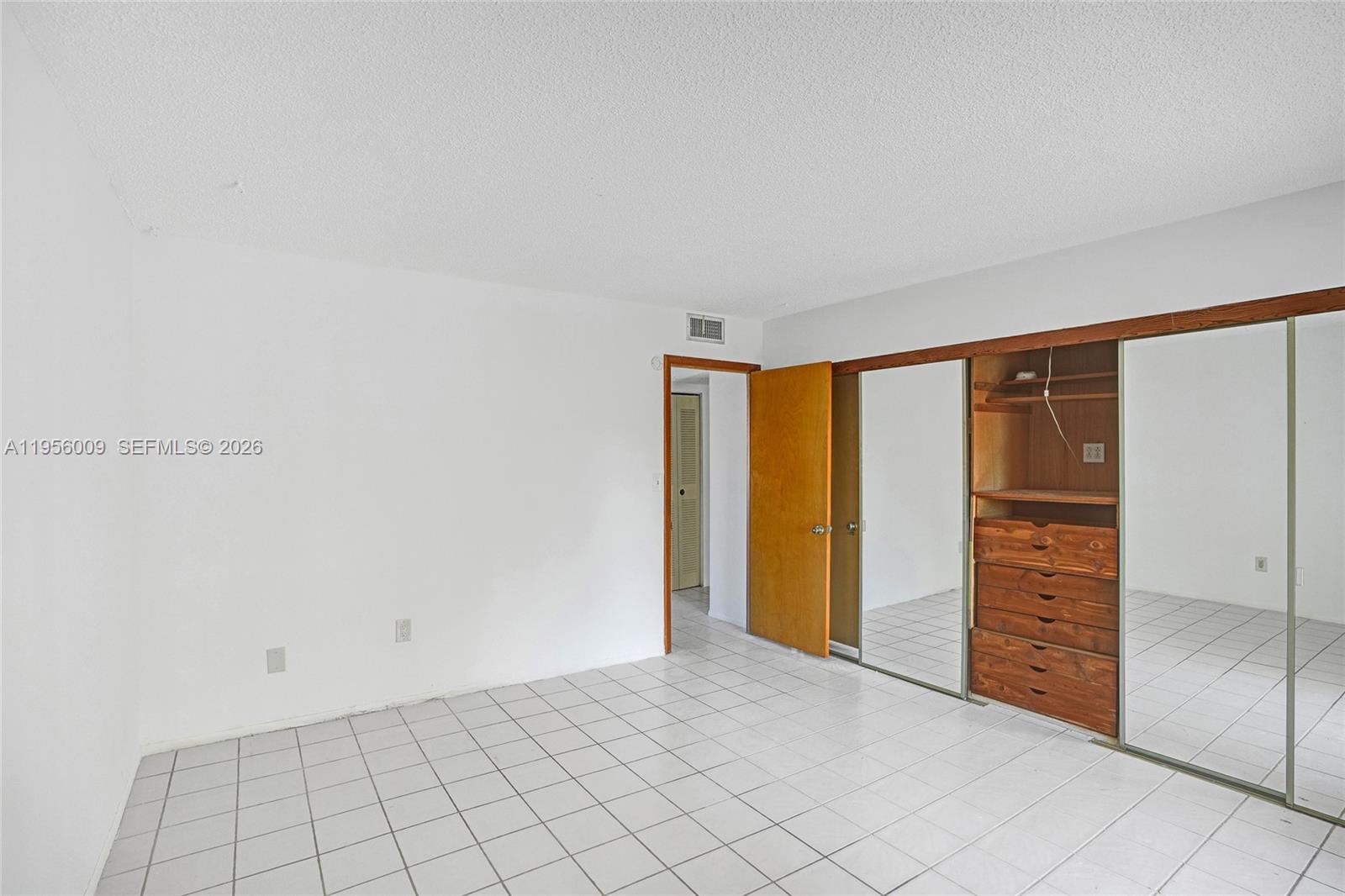 KINGS CREEK SO CONDO - Residential