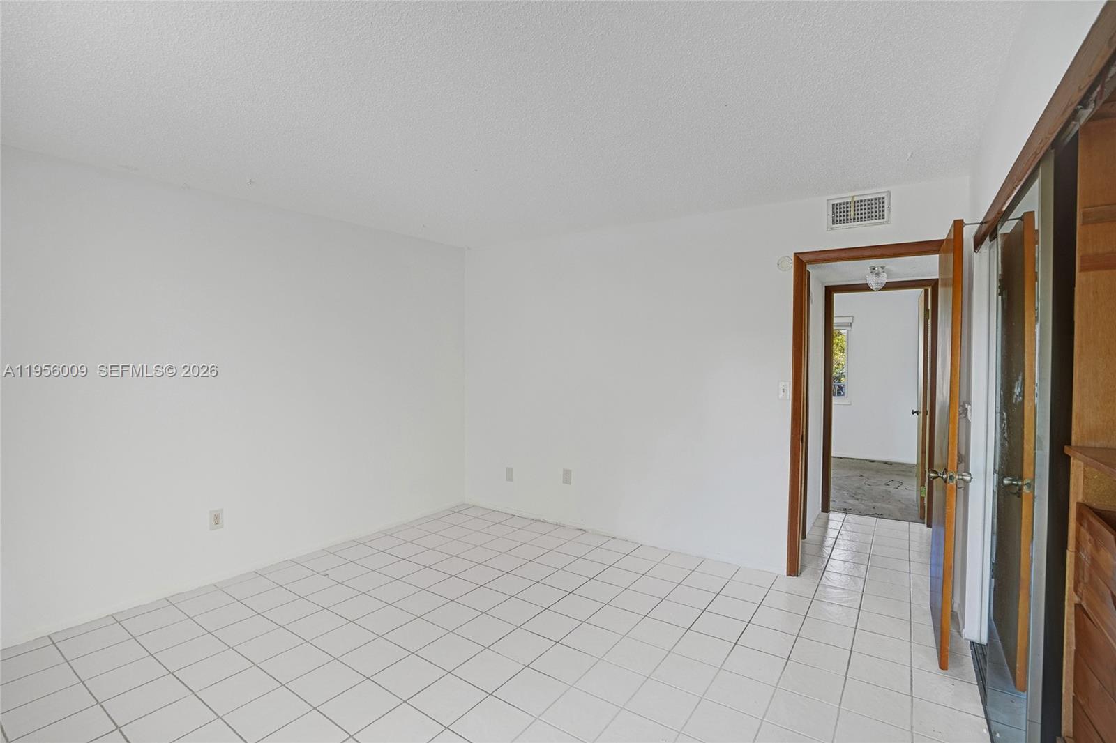 KINGS CREEK SO CONDO - Residential