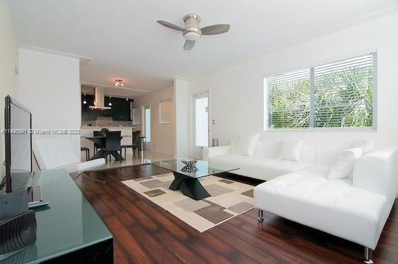 This stunngly furnished, newly painted, and spacious unit boast convenient in-unit washer and dryer. Situated in an incredible location near Lincoln Road, it offers easy access to Sunset Harbour, allowing you to experience the vibrant heart of South Beach.