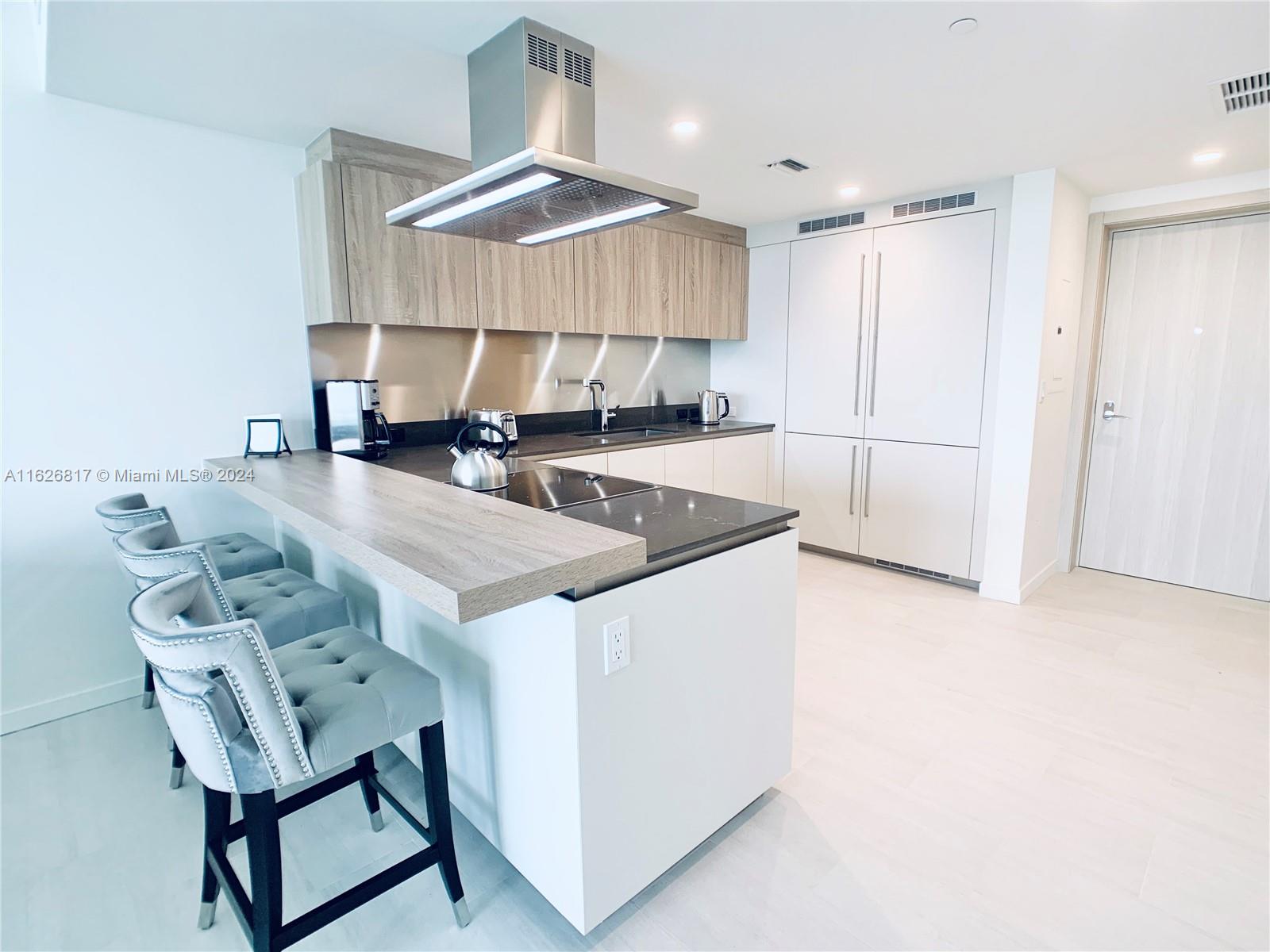 1000 Brickell Plz 4504