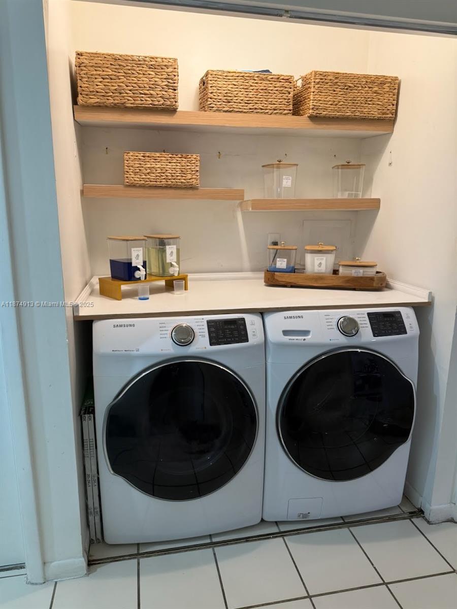 LAKES BY THE BAY SEC 5 - Residential